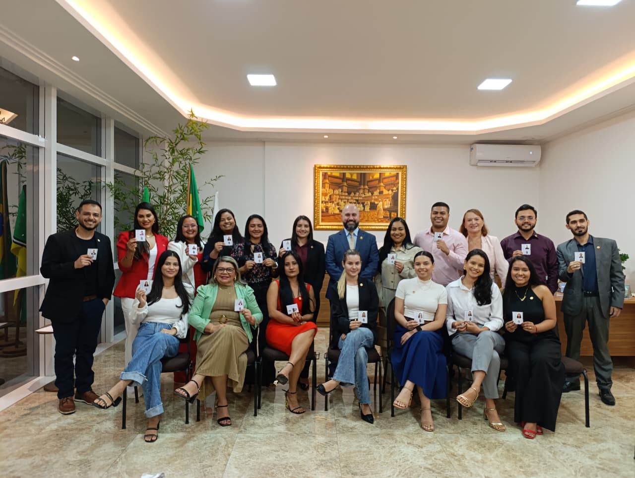 OAB-AP acolhe novos profissionais da advocacia com entrega de carteiras provisórias